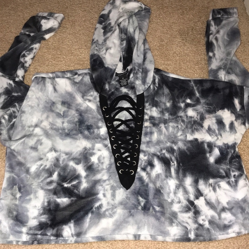 Woman’s crop hoodie